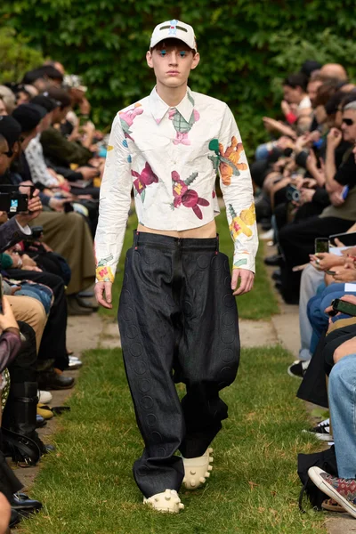 Look 24